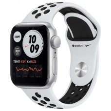 Apple Watch Nike SE, 44 мм, корпус из алюминия серебристого цвета, спортивный ремешок Nike цвета «чистая платина/чёрный»
